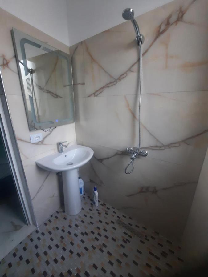 Hotel Megniar Lushnjë Buitenkant foto