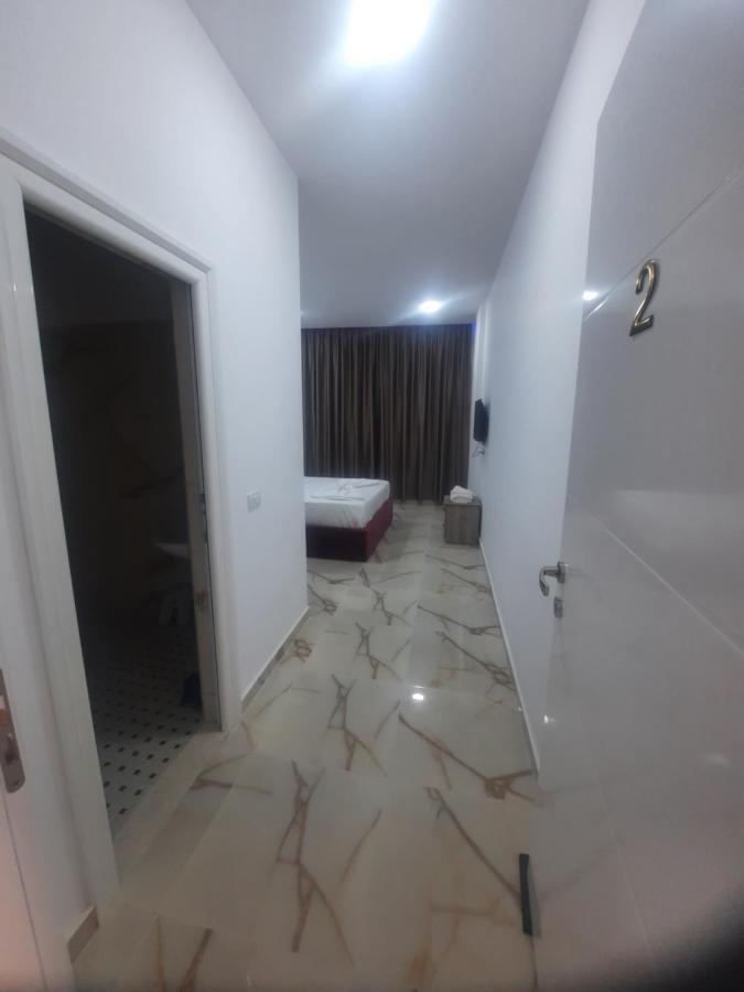 Hotel Megniar Lushnjë Buitenkant foto