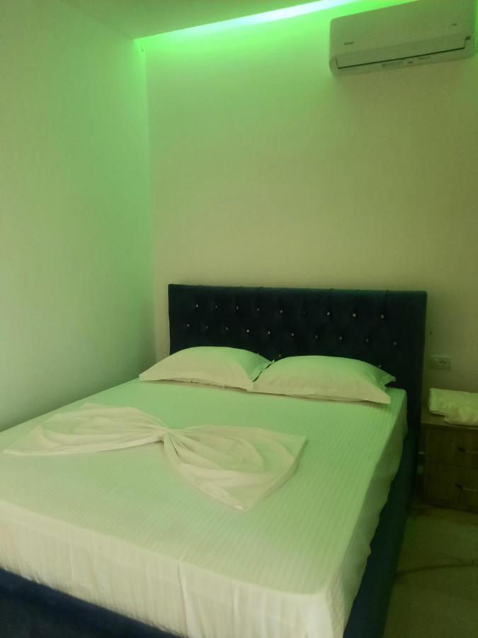 Hotel Megniar Lushnjë Buitenkant foto