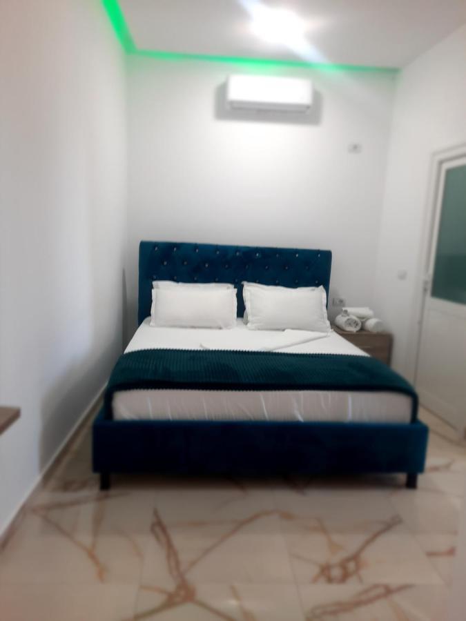Hotel Megniar Lushnjë Buitenkant foto