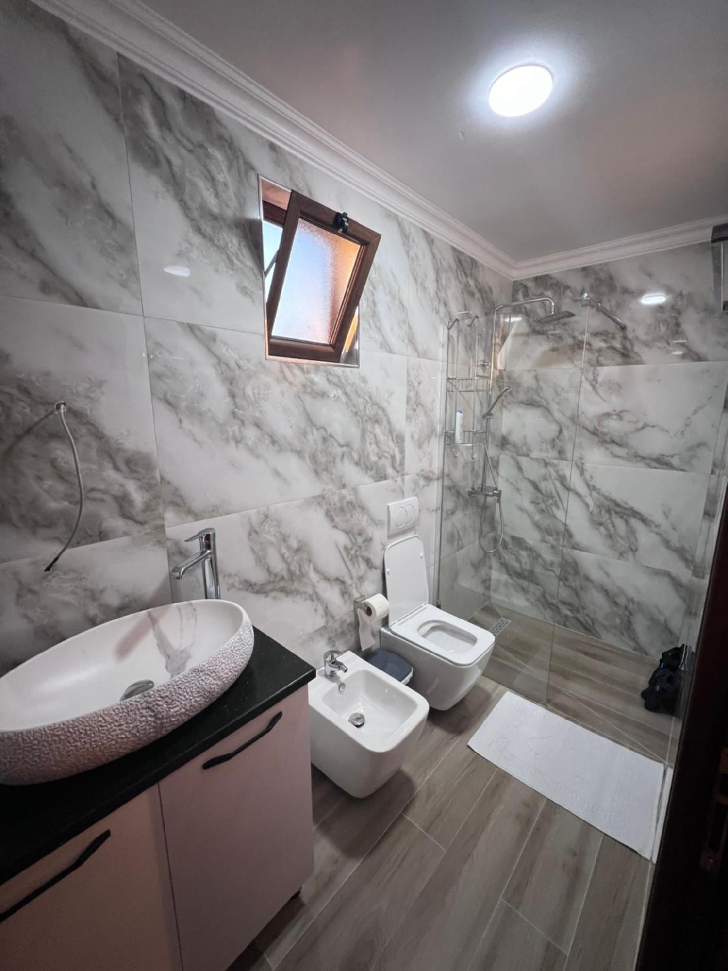 Hotel Megniar Lushnjë Buitenkant foto