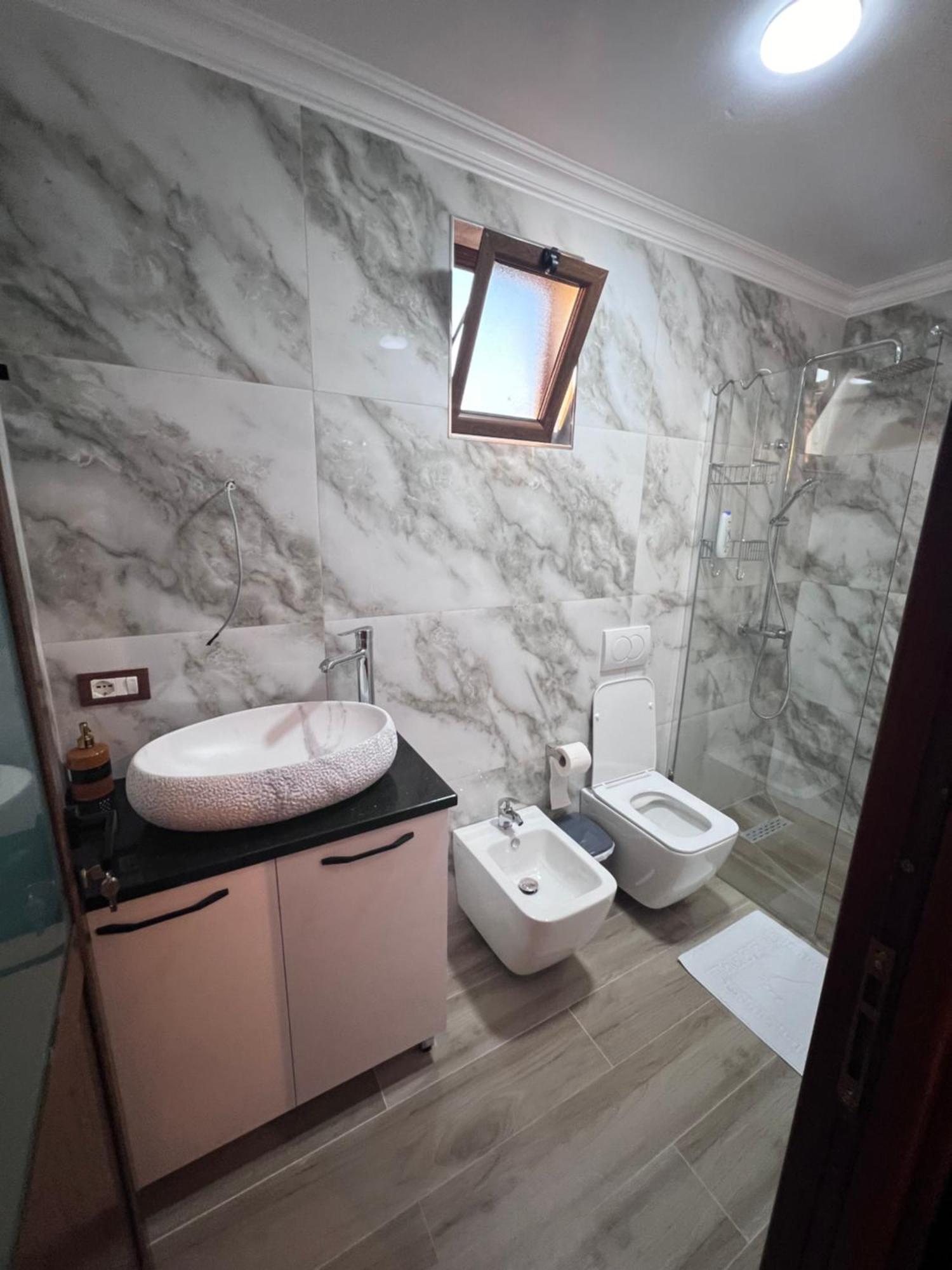 Hotel Megniar Lushnjë Buitenkant foto