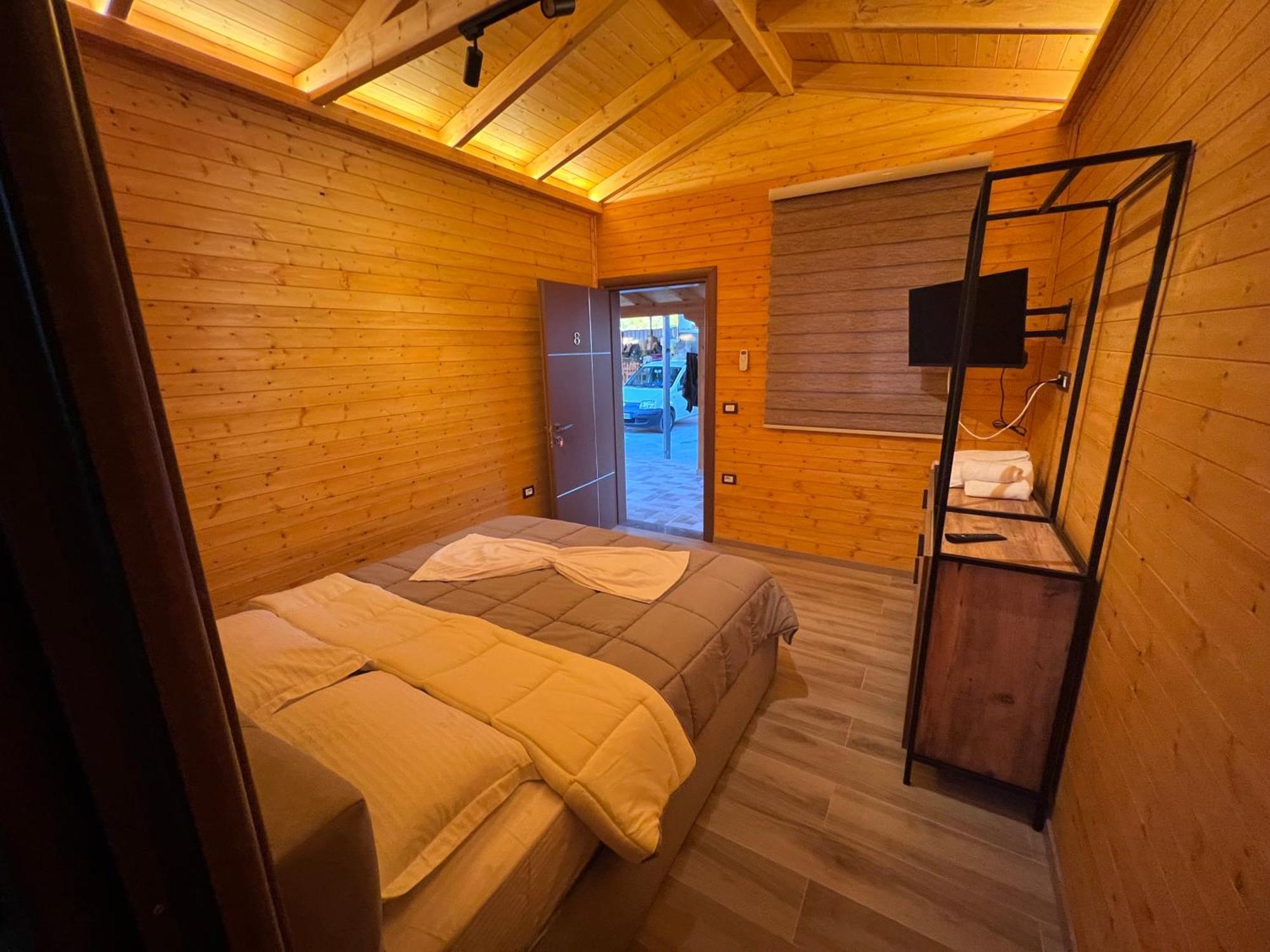 Hotel Megniar Lushnjë Buitenkant foto
