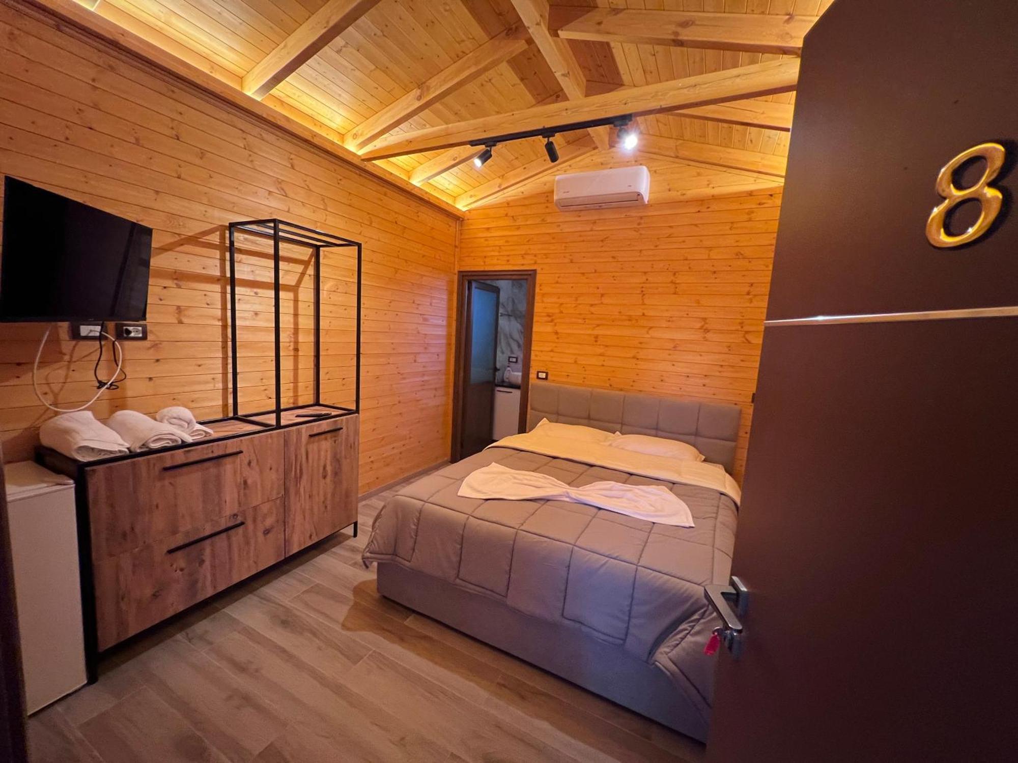 Hotel Megniar Lushnjë Buitenkant foto
