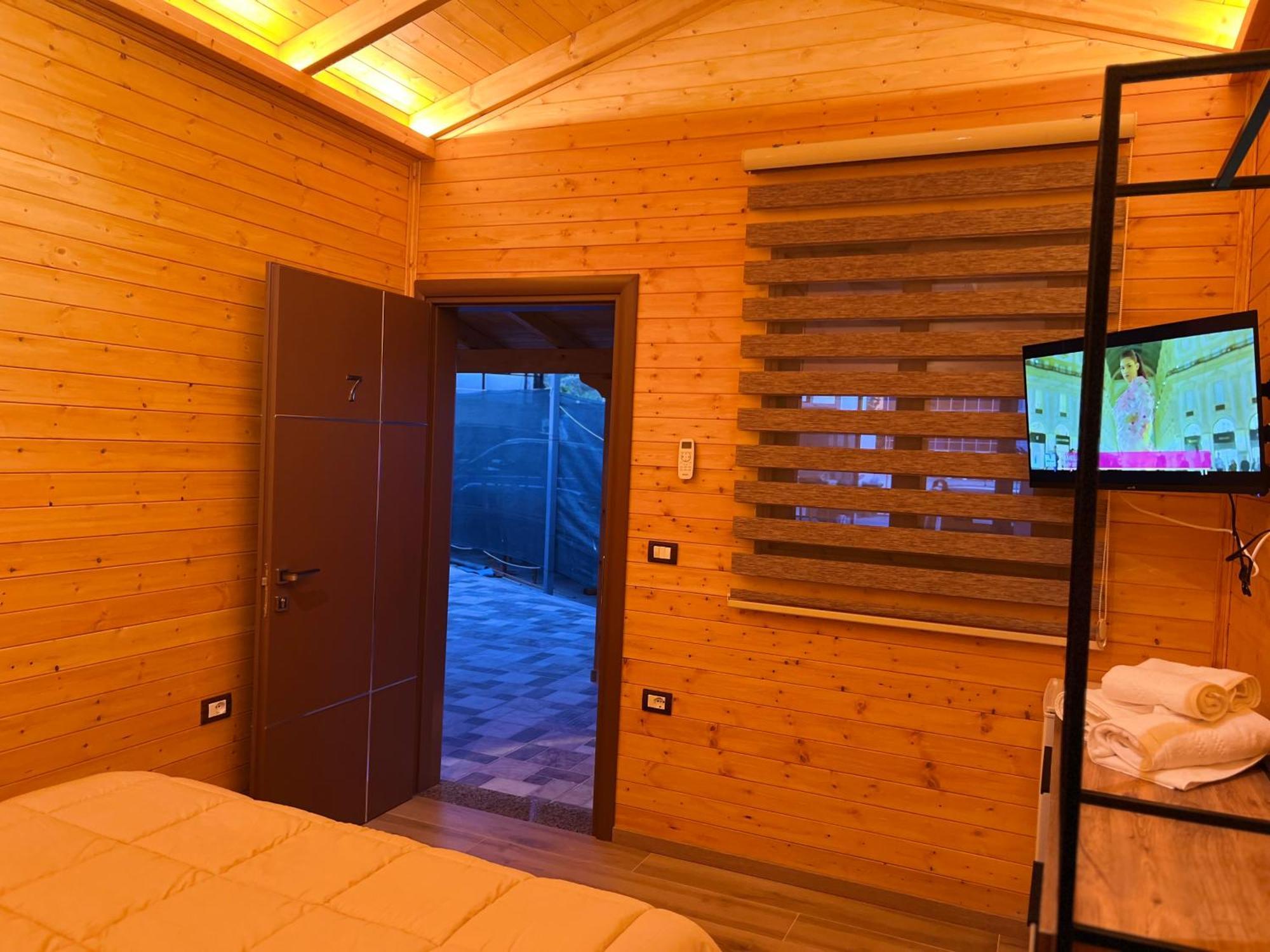 Hotel Megniar Lushnjë Buitenkant foto