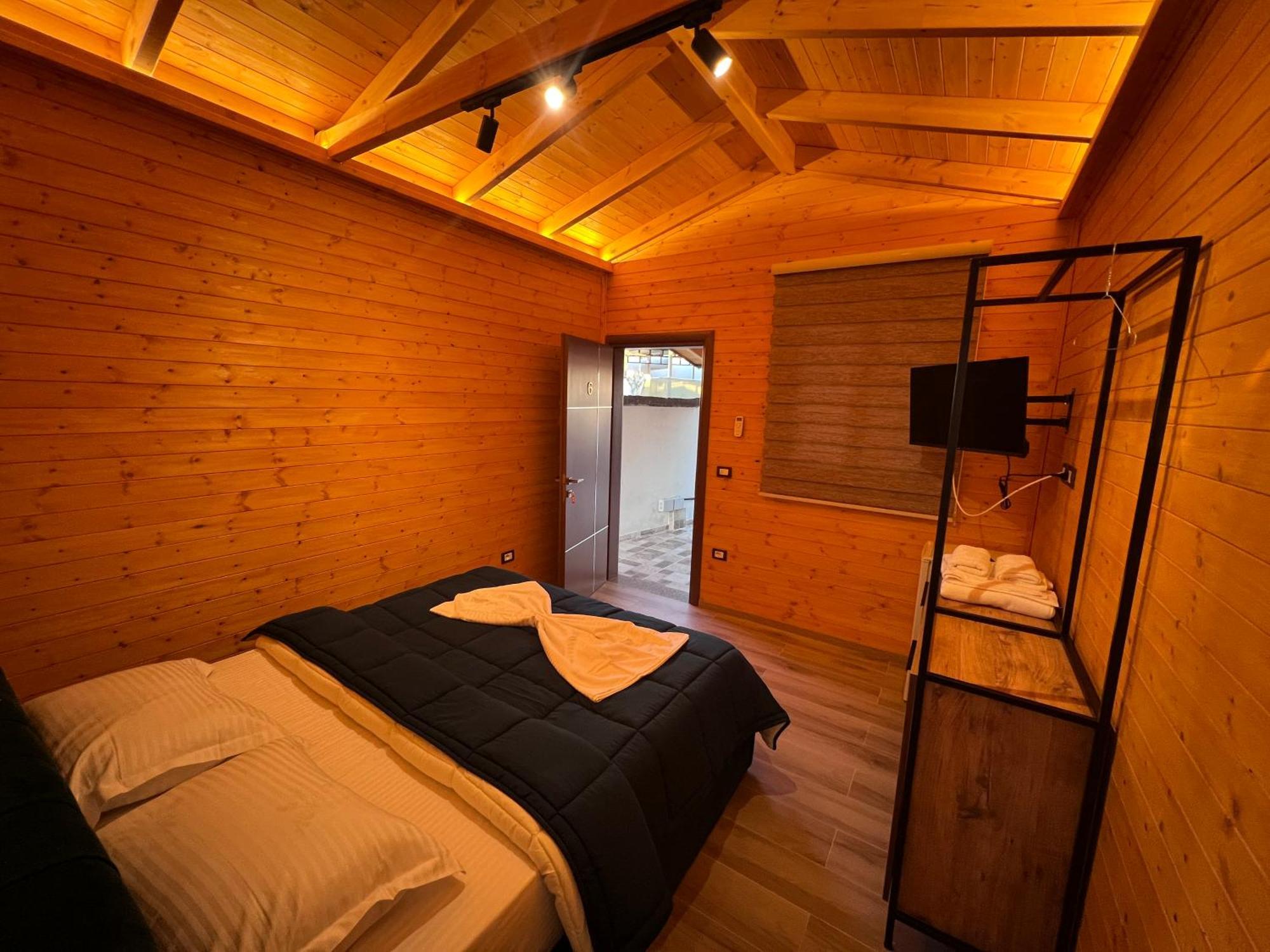 Hotel Megniar Lushnjë Buitenkant foto